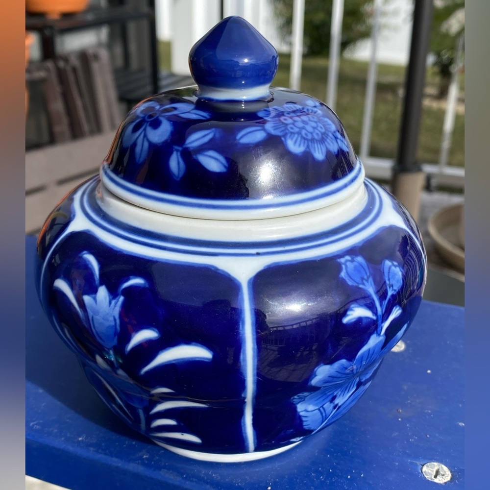Vintage 1970’s Ceramic Sugar or Ginger Jar w/ Lid, Blue & White Floral Pattern